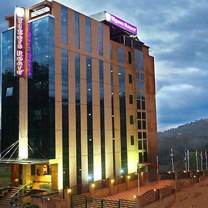 Hotel Tigers Roare Thekkady